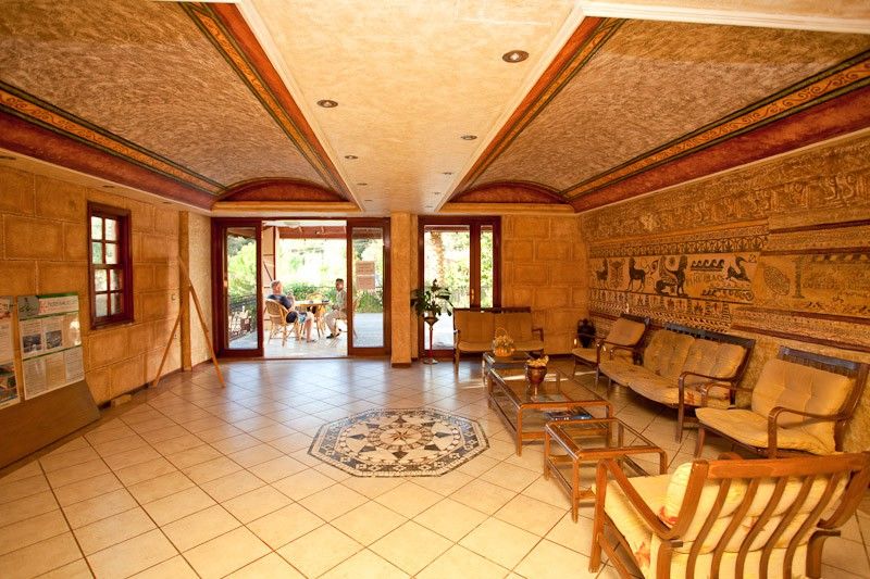 Отель Club Pink Palace 3*