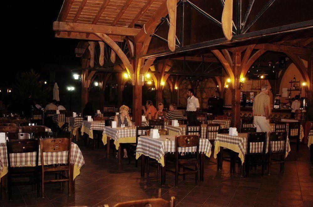 Отель Club Pink Palace