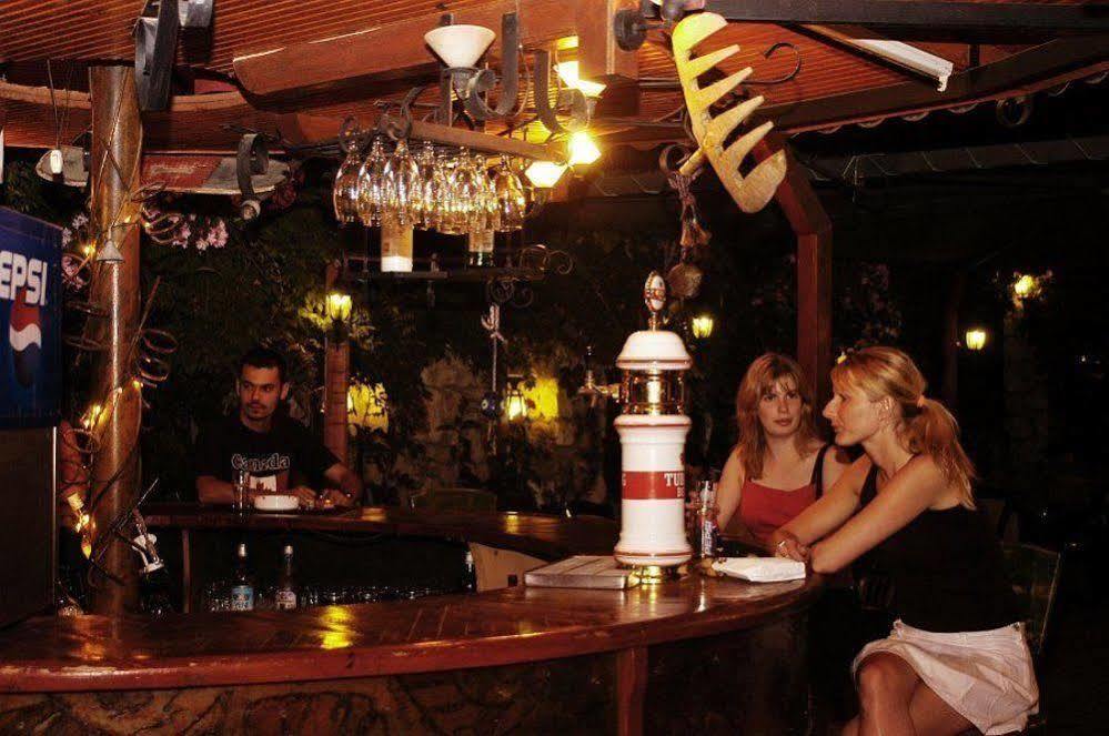 Club Pink Palace Отель